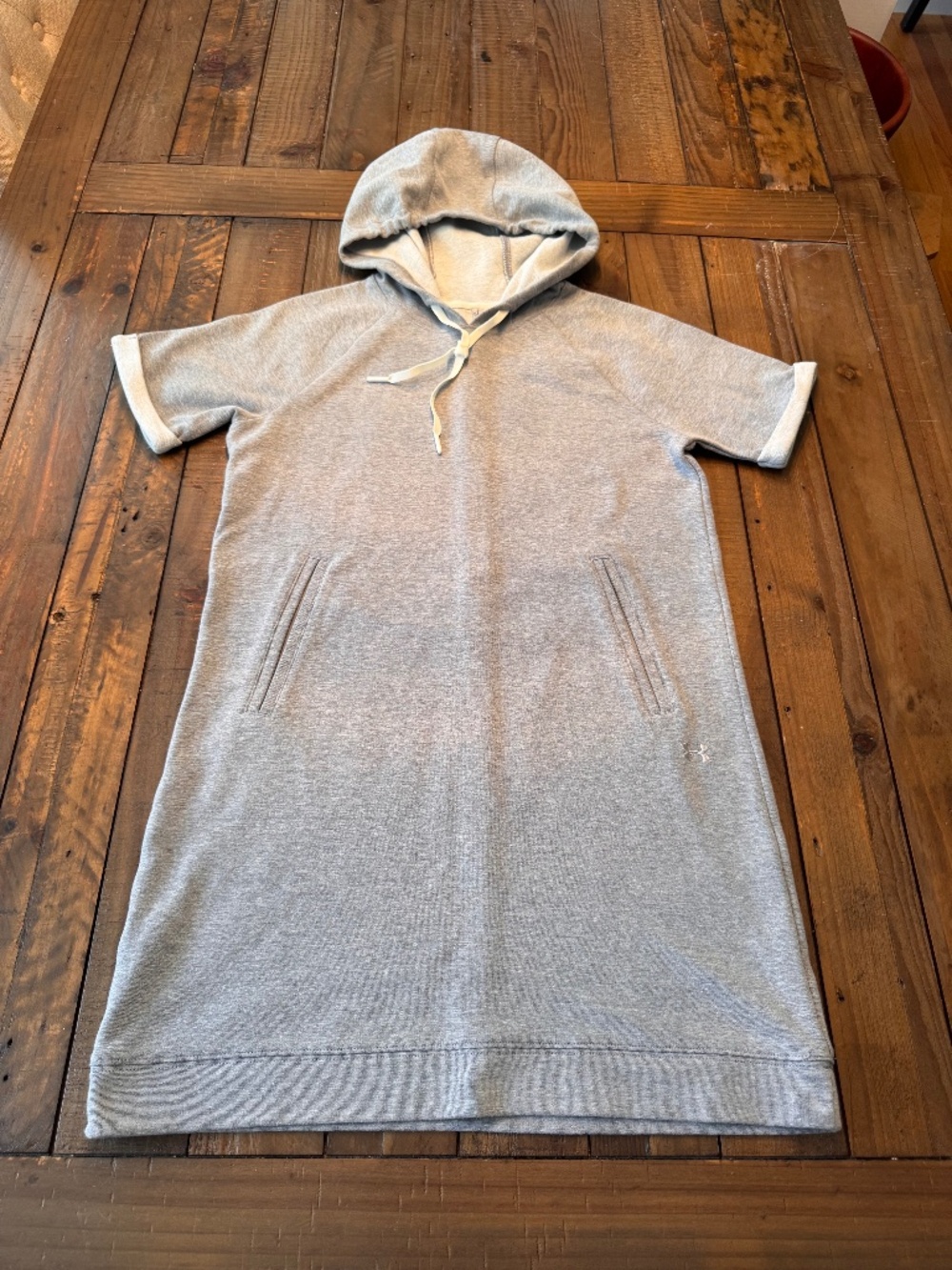 Under Armour Short-Sleeved Hooded Sweatshirt Dress. Size Small. Heather Grey